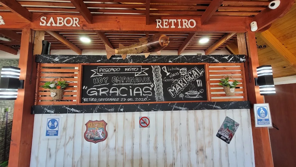 Pizarra de tiza de Aroma y Sabor con mensajes para los clientes