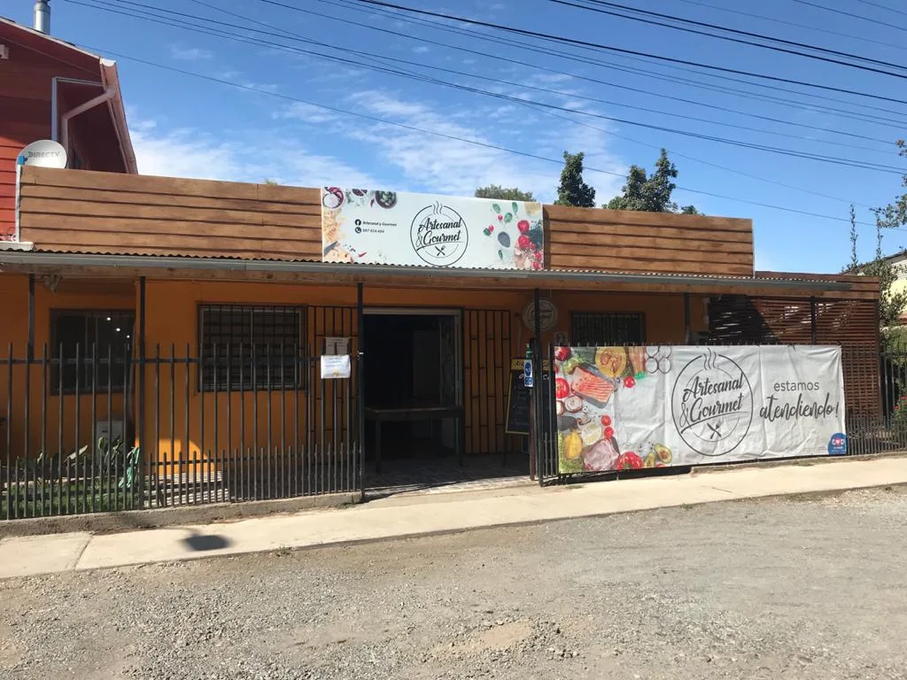 Fachada de Artesanal y Gourmet en la ruta K-145 de Molina