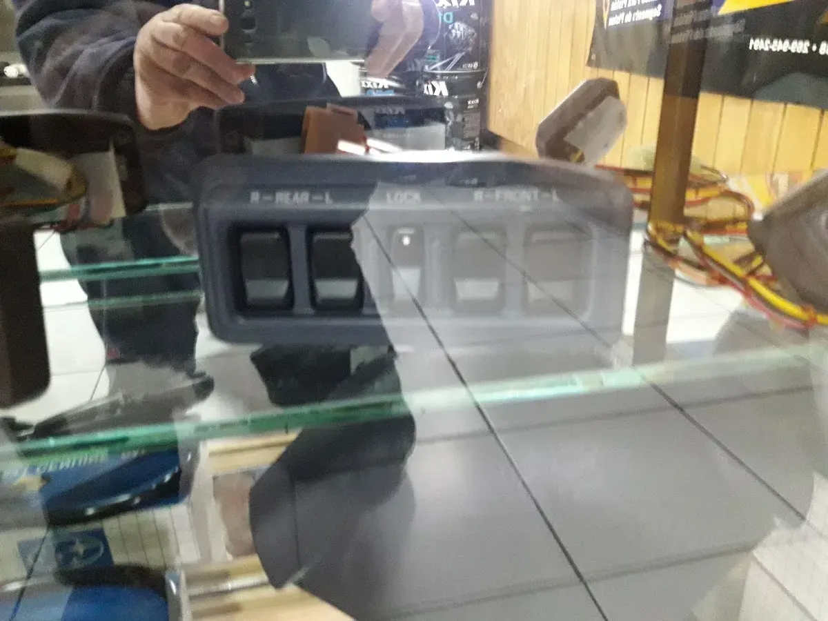 Repuesto sobre el mostrador de la tienda Auto Castillo en Talca