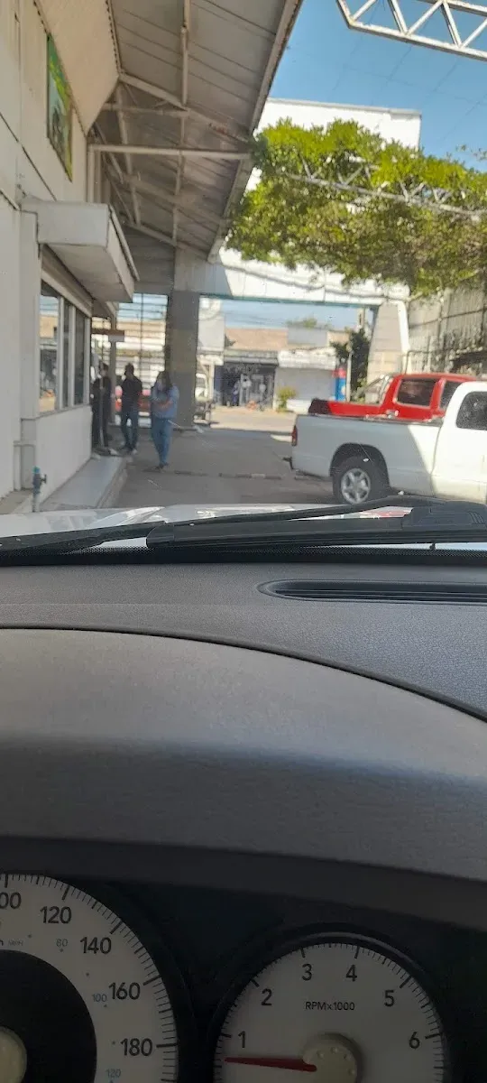 Entrada del servicio técnico de Auto Castillo, Talca