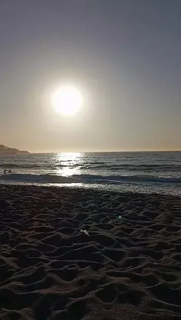 El sol cayendo sobre el Mariscadero — cerca de Cabañas Mar y Luz, Pelluhue