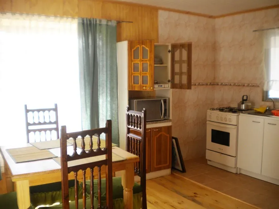 Cocina y comedor — Cabañas del Pinar, Curepto