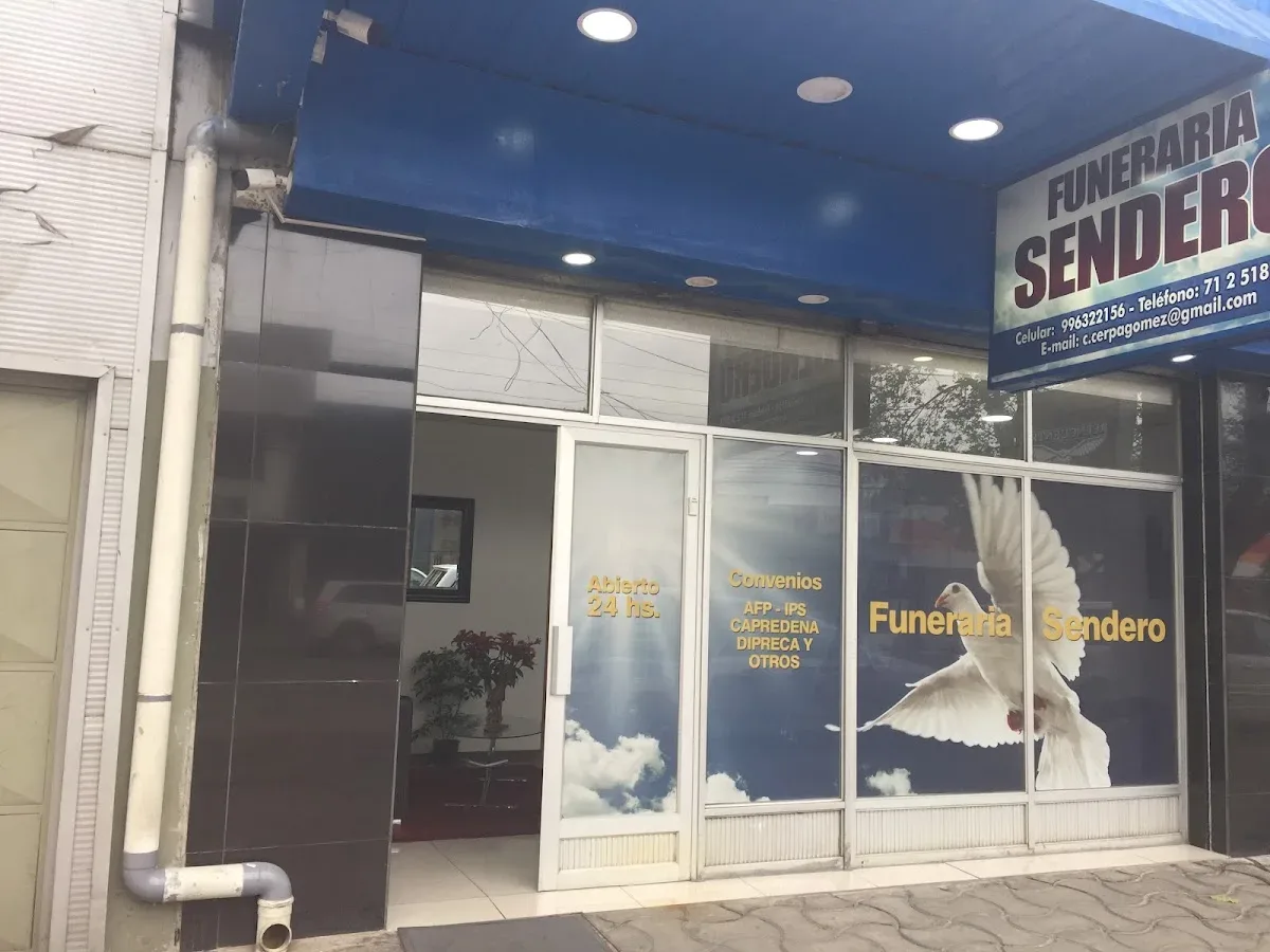 Local de la funeraria con letrero abierto 24 horas y convenios