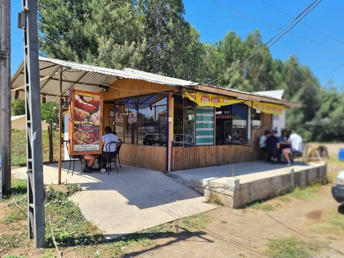 Fachada de Cazuelas Day's vista desde la Ruta 5 en Retiro