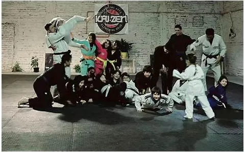 Clase infantil de artes marciales en Kaizen, Talca