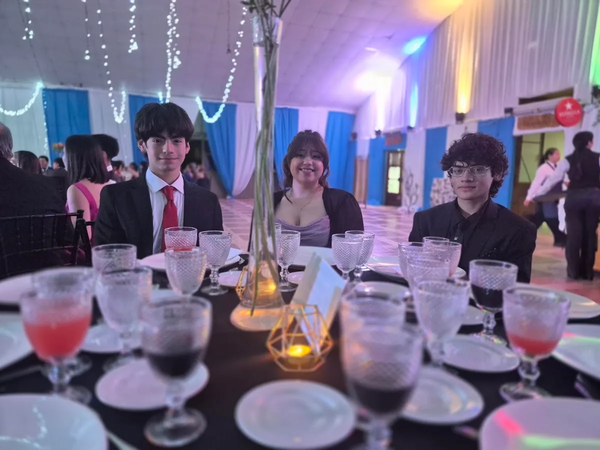 Salón del Centro de Eventos Miguel Maureira montado para una recepción