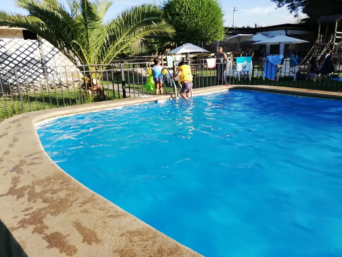 Piscina al aire libre del Centro de Eventos Miguel Maureira