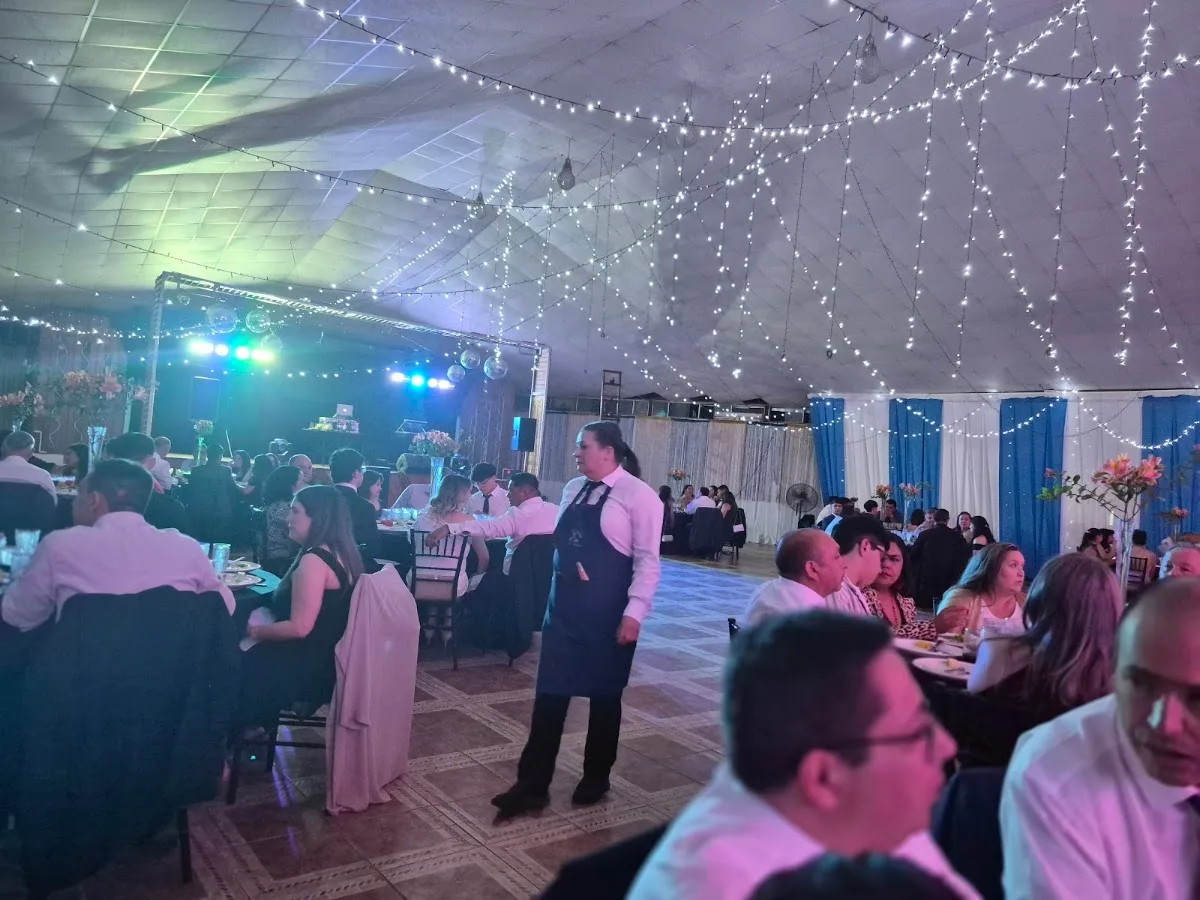 Interior del salón del Centro de Eventos Miguel Maureira