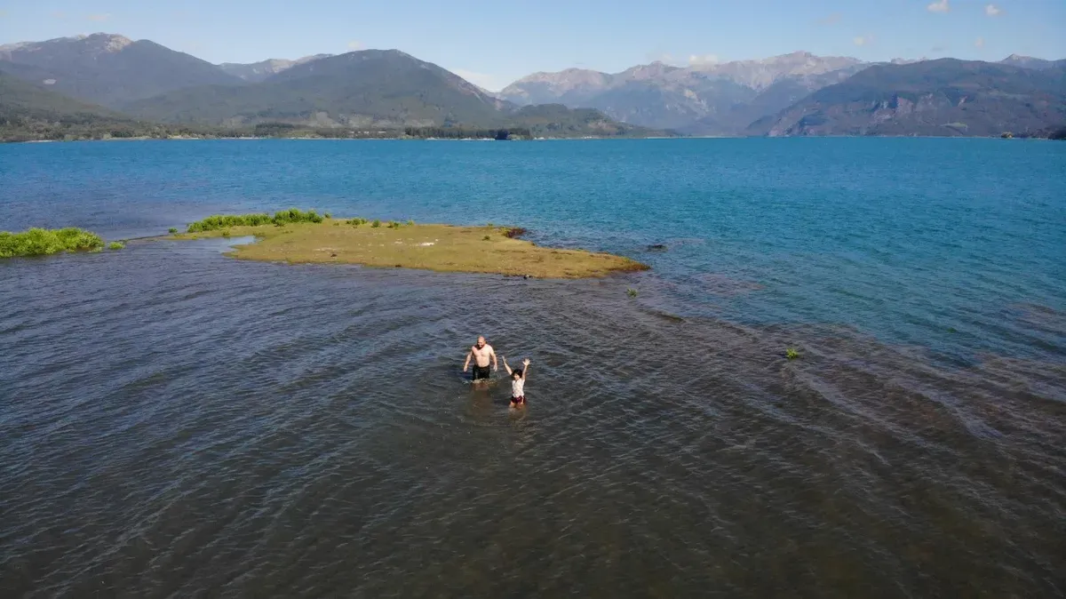 Lago Colbún, atractivo cercano al Centro Turístico Rayen