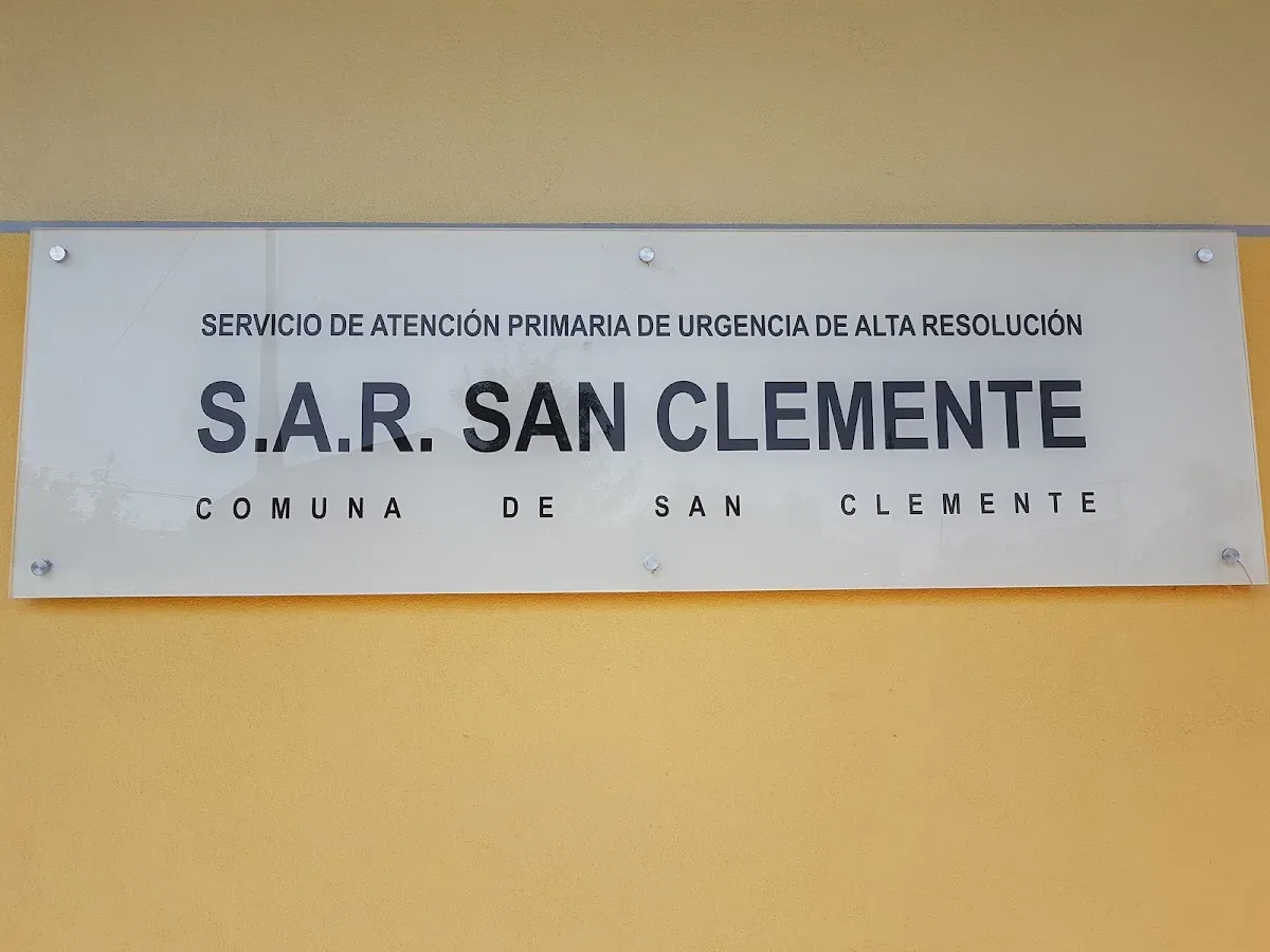 Acceso del SAR de San Clemente junto al CESFAM