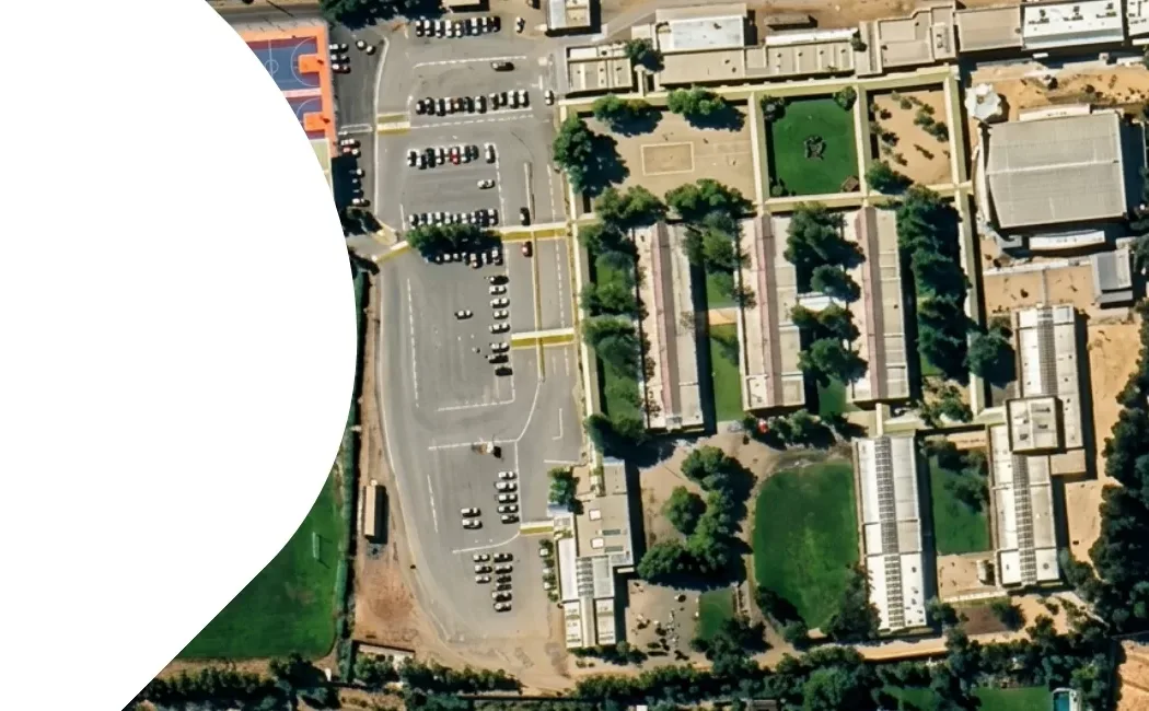Vista aérea del campus del Colegio Inglés de Talca en avenida San Miguel