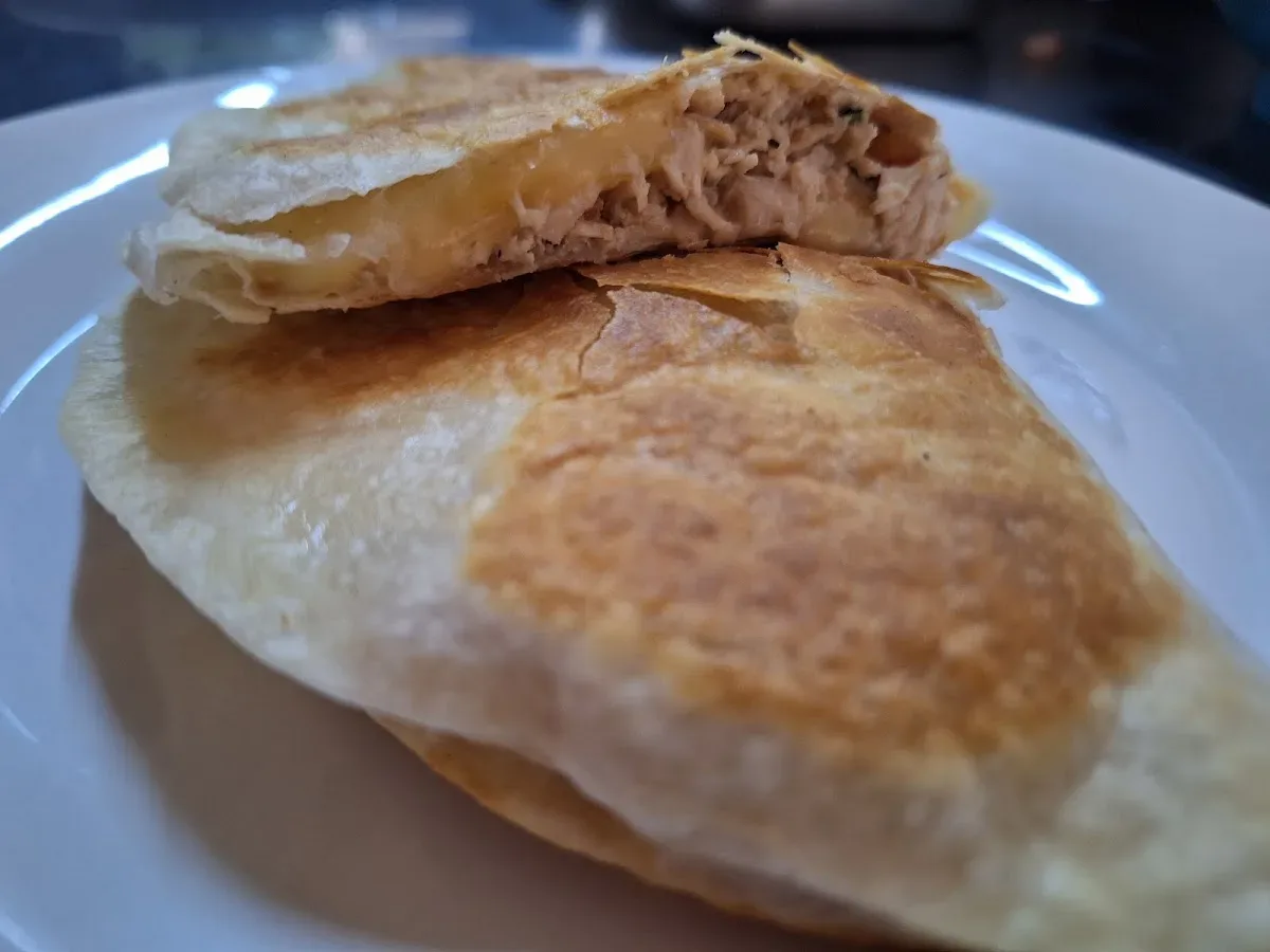 Burrito envuelto a la plancha, listo para comer