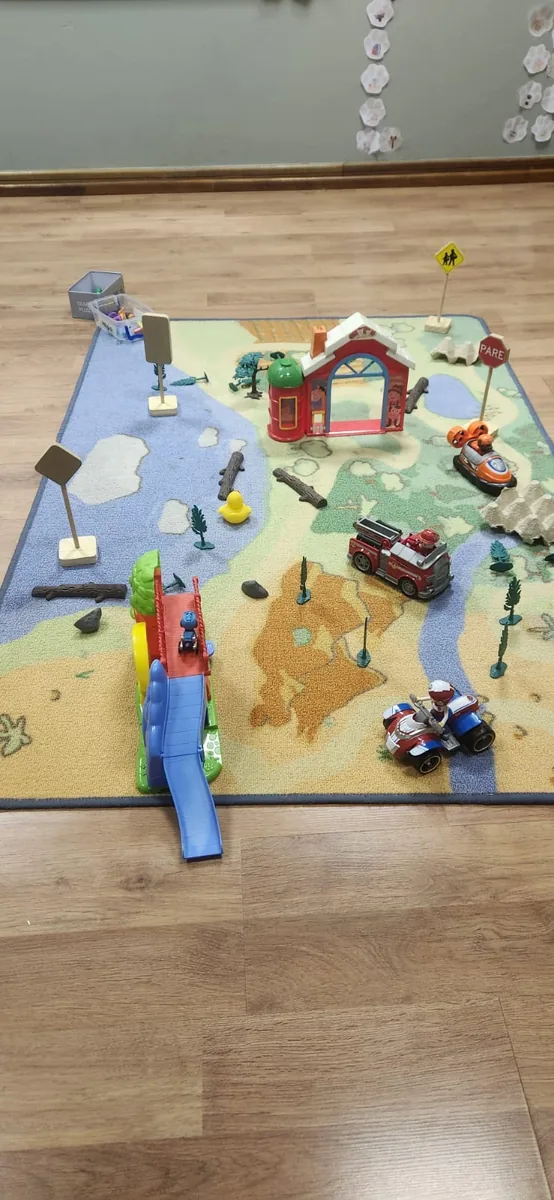 Alfombra de juegos donde trabajan los niños
