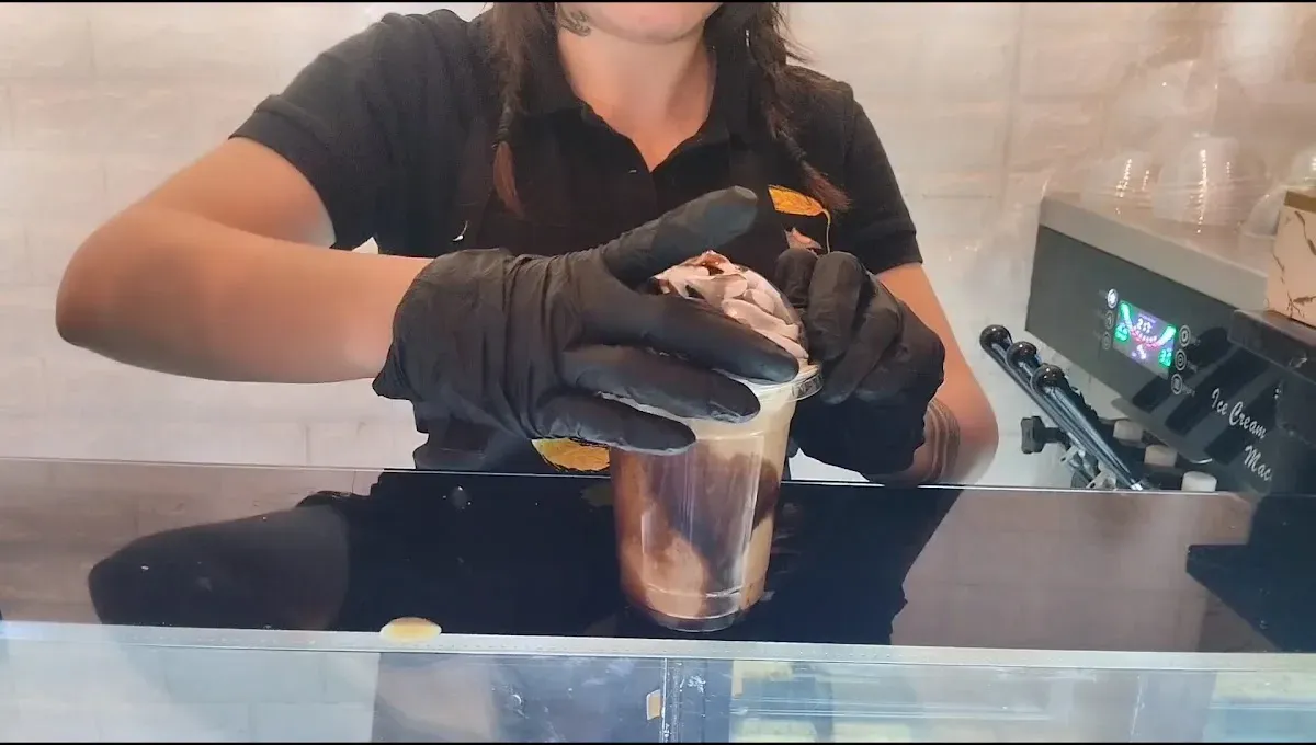 Preparación de un milkshake en la barra de Cordillera