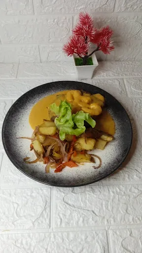 Lomo saltado con papas fritas