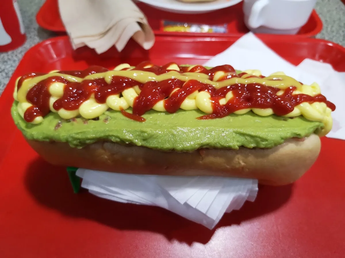 Completo de Donde Alex servido en su bandeja roja