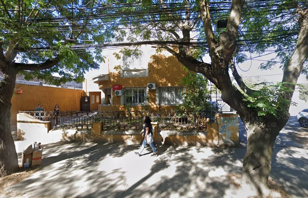 1 Oriente, la calle arbolada donde está la consulta, a la altura del 1335 en Talca