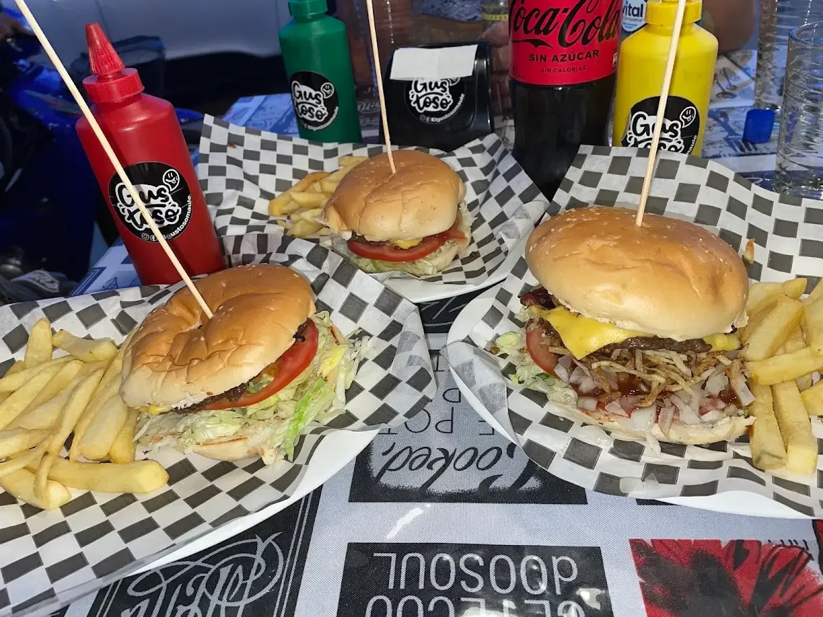 Hamburguesas al plato en El Gustoso Maule
