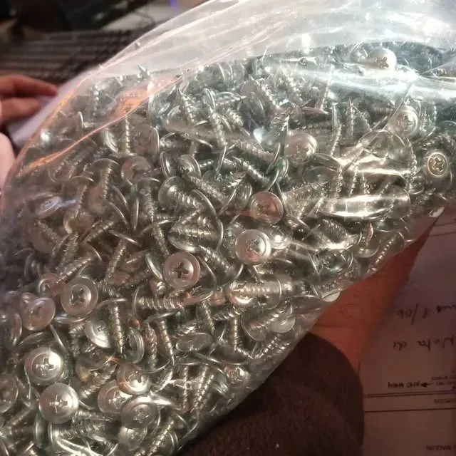 Pernos y tornillería a granel en sacos
