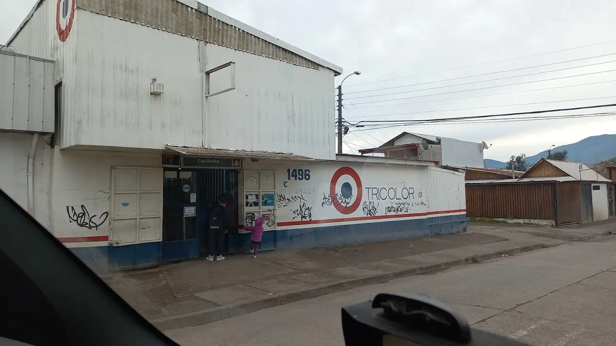 Vista exterior del local de Ferretería La Esperanza en San Fernando