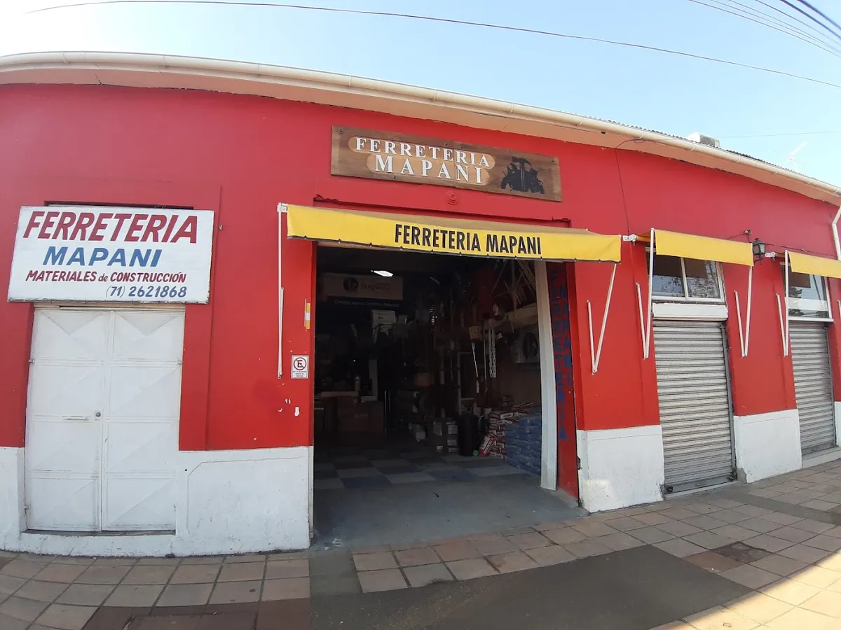 Fachada roja de Ferretería Mapani en Alejandro Cruz, San Clemente, con el letrero amarillo del nombre
