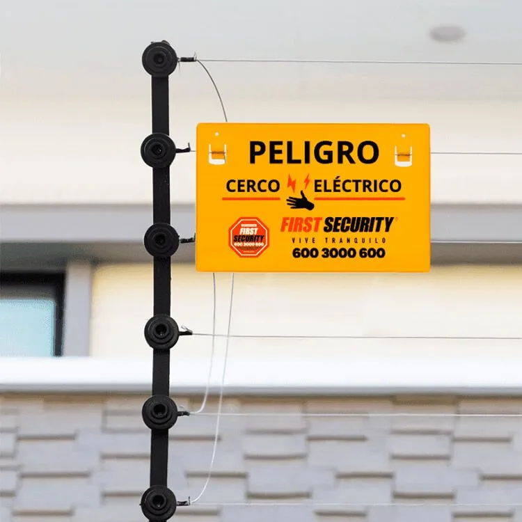 Cerco eléctrico perimetral con letrero disuasivo de First Security