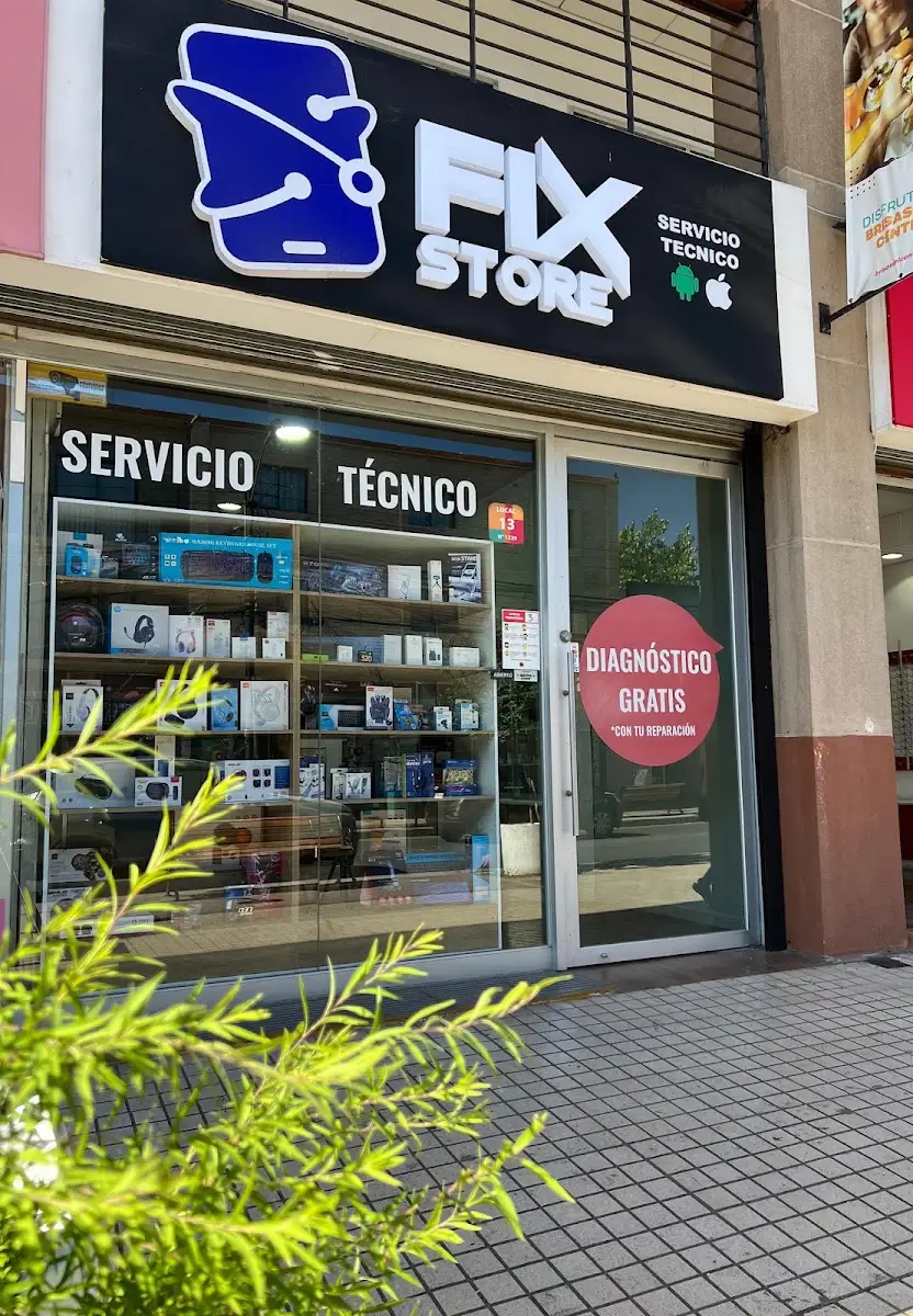 Fachada de Fix Store en el centro de Talca