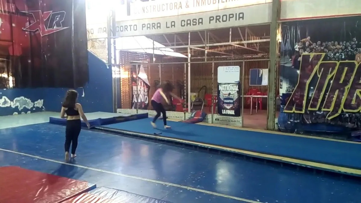 Interior del recinto con camarotes, camarín y sector de descanso