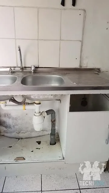 Lavaplatos de cocina con sifón nuevo instalado por Tecnifem