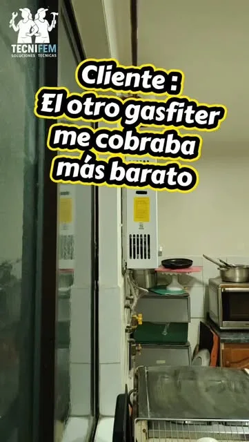Afiche de humor de Tecnifem sobre elegir gasfiter solo por precio