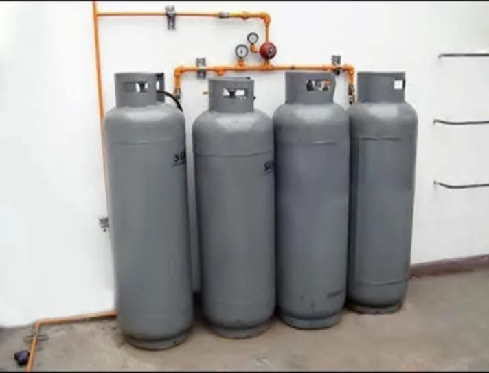 Cilindros de gas preparados para instalación