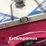 Polera estampada por Impresos San Clemente con la frase "Estampamos lo que quieras"