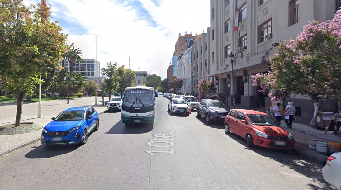 Calle 1 Oriente con vista hacia la Plaza de Armas de Talca