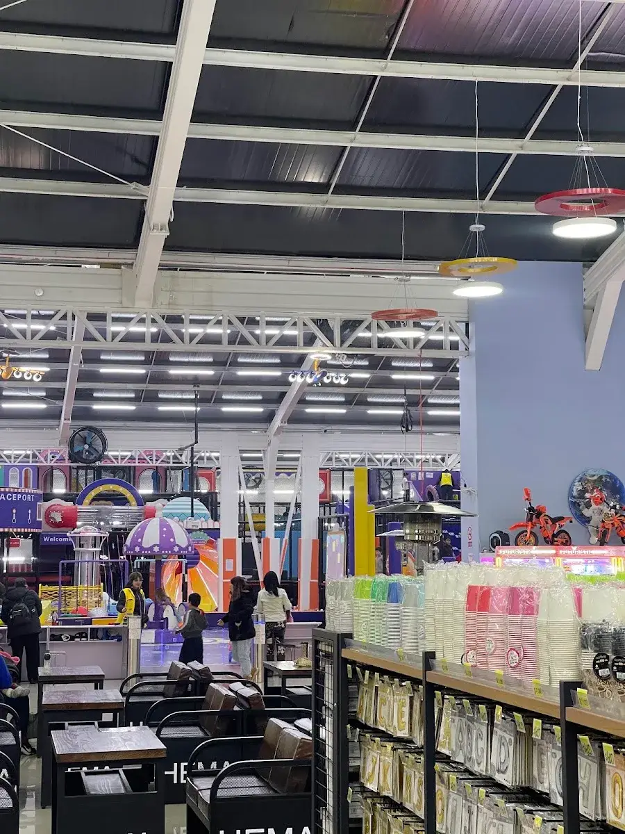 Cafetería y tienda de chiches de HEMA Parque Infantil