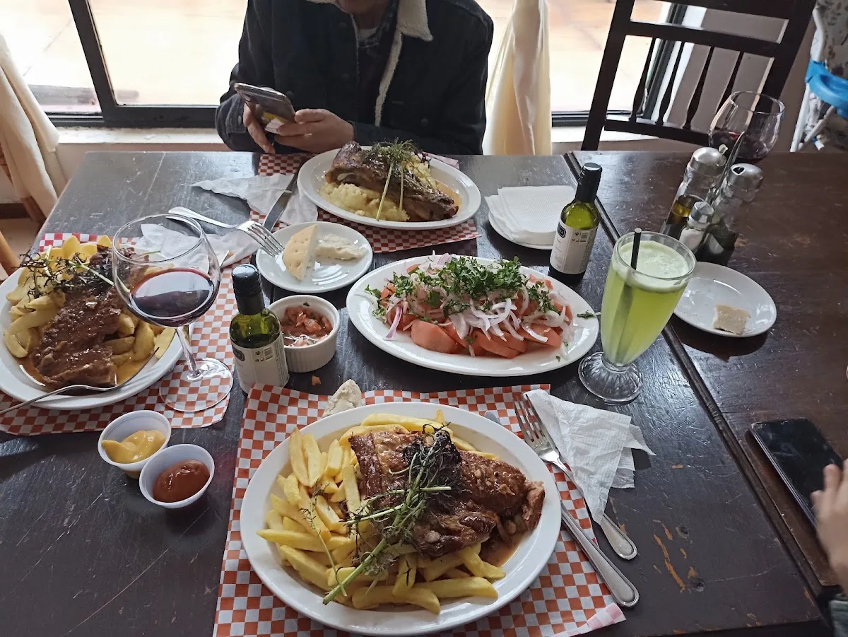 La mesa servida — Hostería Hualañe