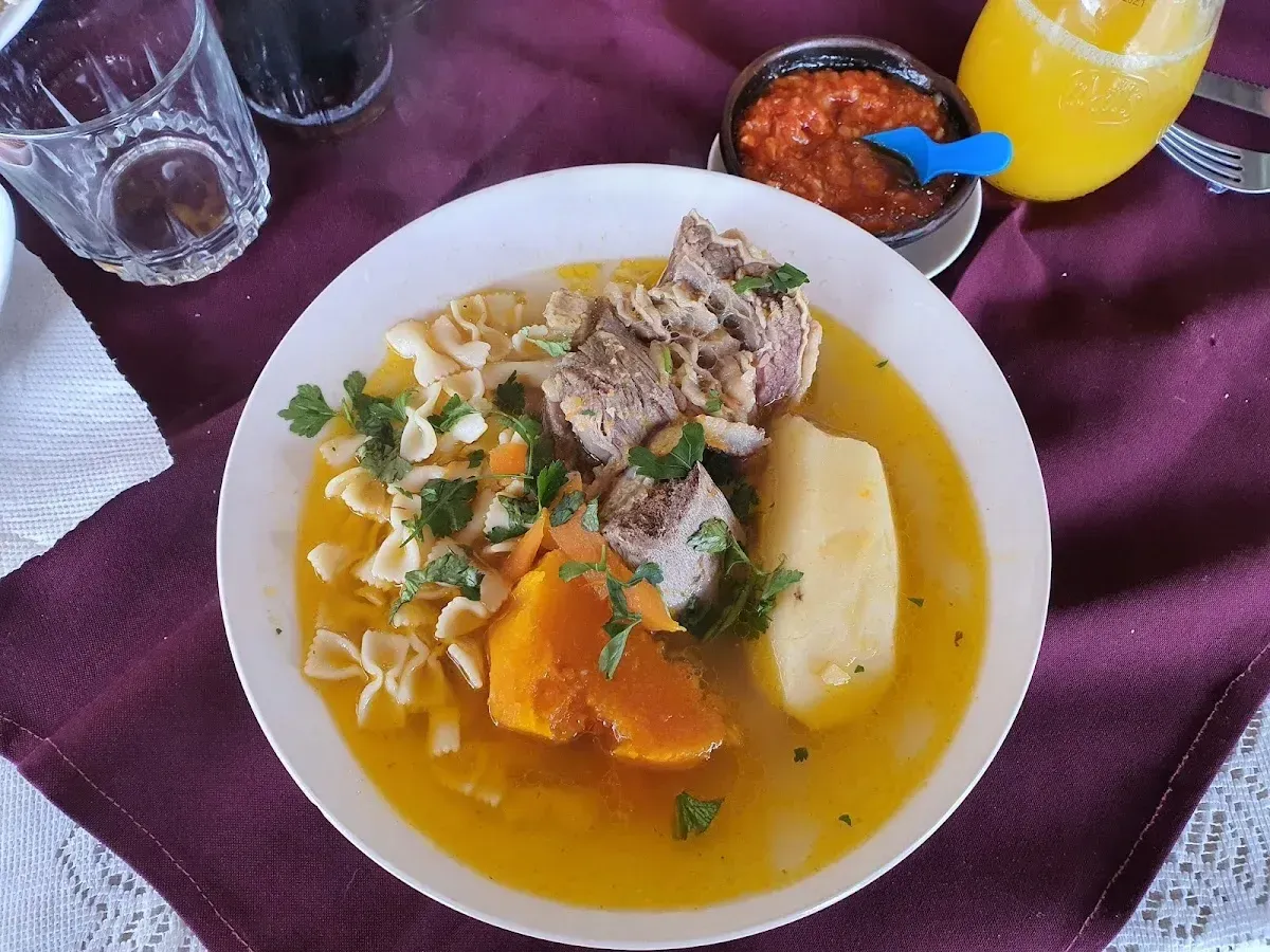 Cazuela de la casa servida en La Huerta