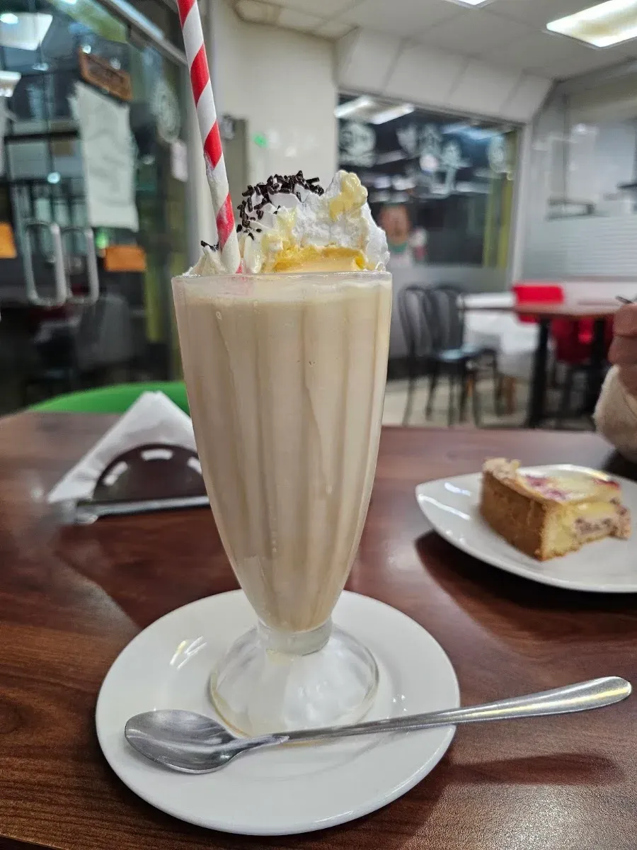 Copa de café helado con crema batida en Il Gourmet
