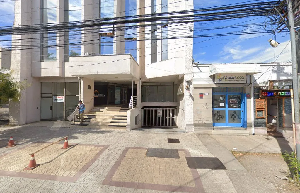 Portal de entrada del edificio en Av. Dos Sur 772, Talca