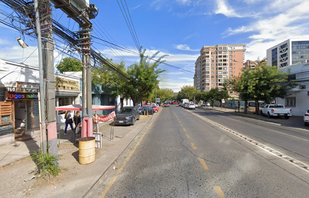 Vereda frente al edificio del 772 de Av. Dos Sur, Talca