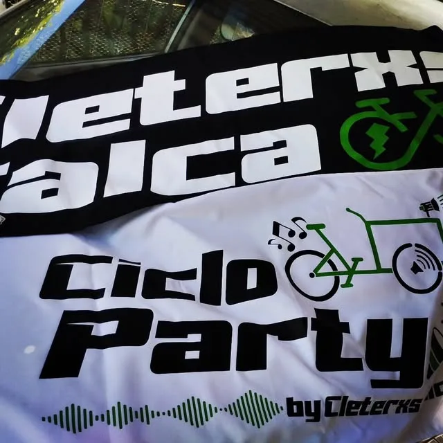 Banderas impresas para un evento ciclista de Talca