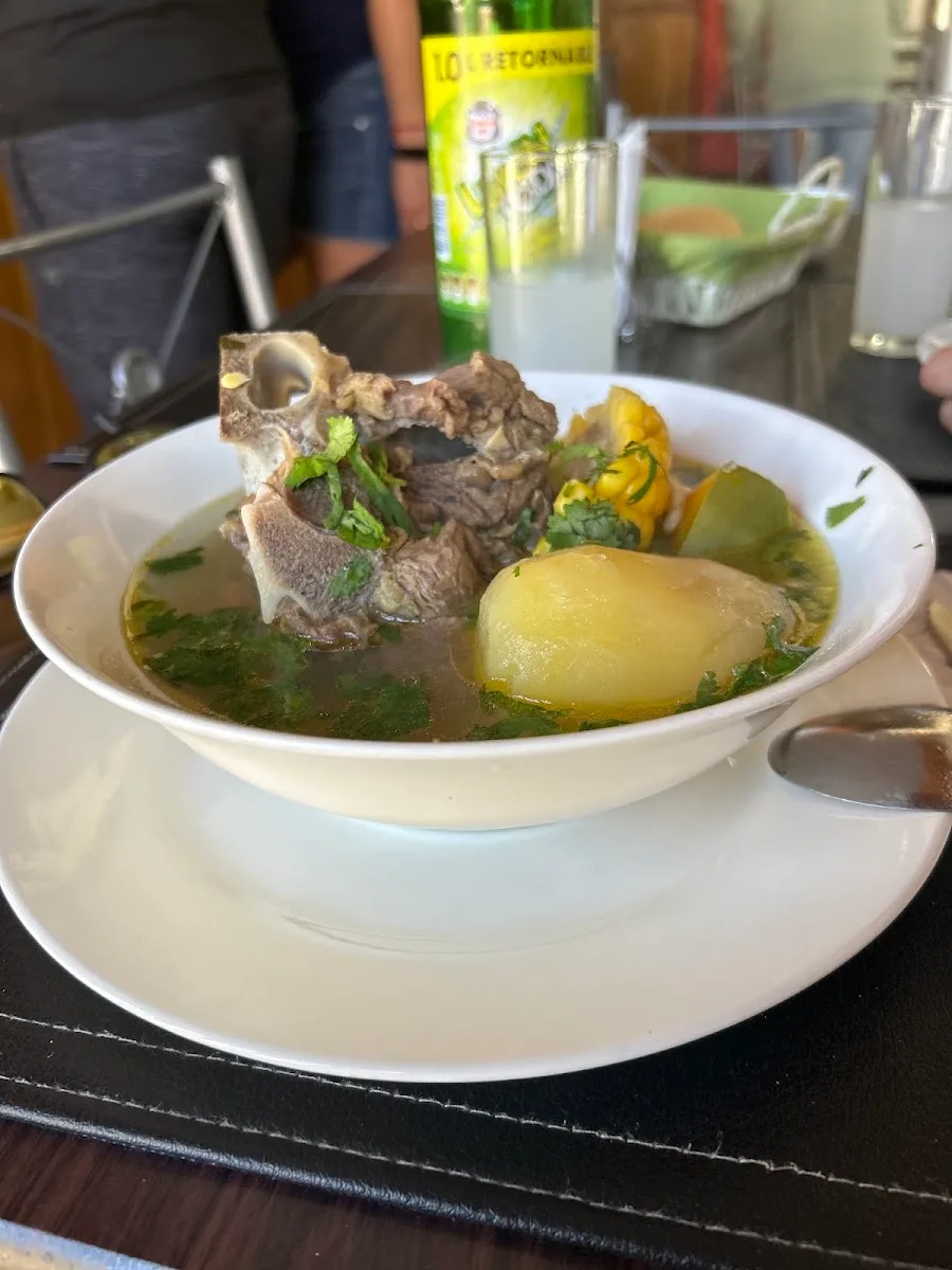 Cazuela de vacuno con papas, choclo y verduras