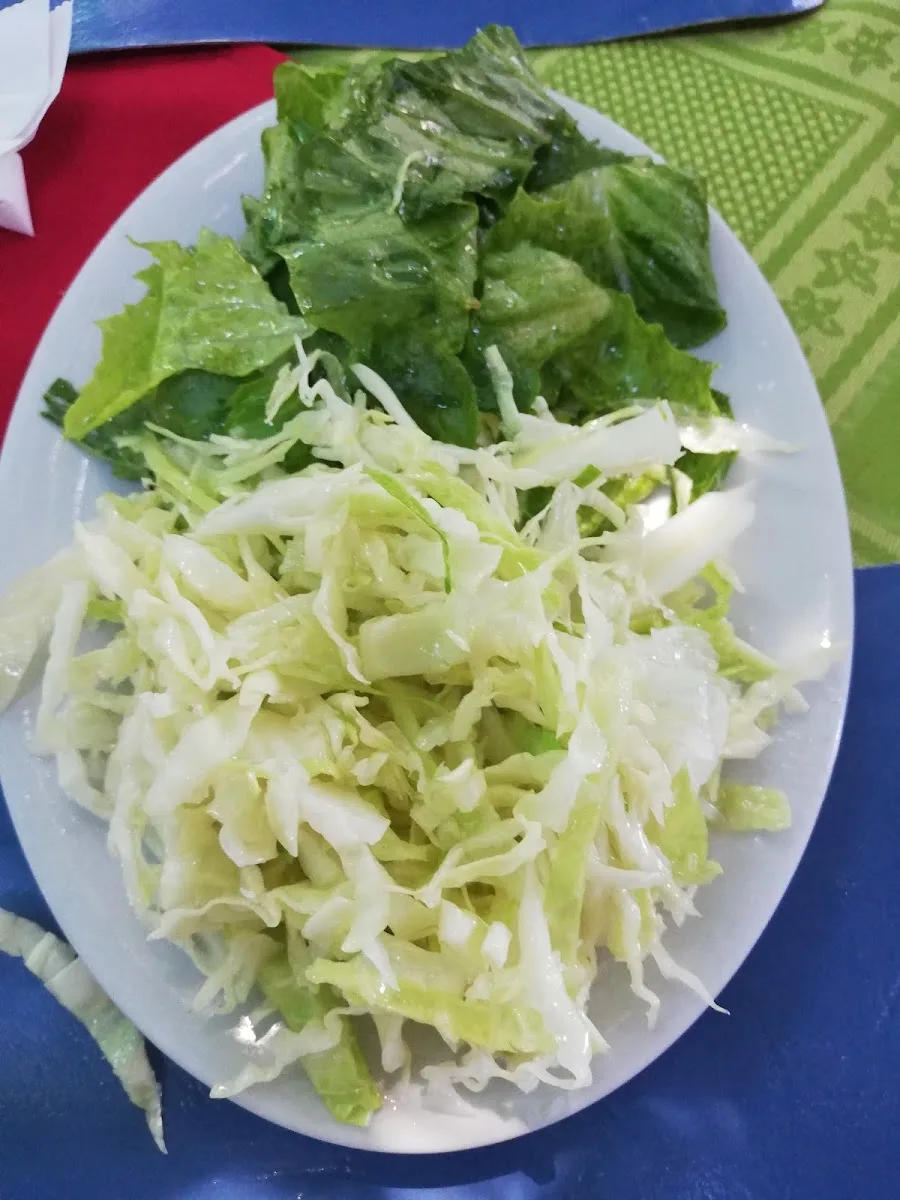 Ensalada de repollo y lechuga de La Casona