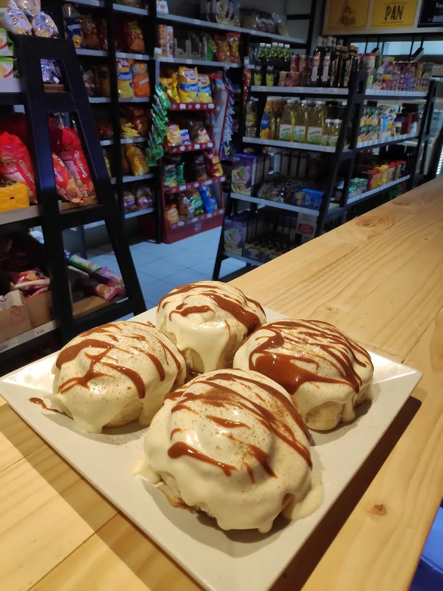 Bollitos y dulces — pastelería La Orquídea, Talca