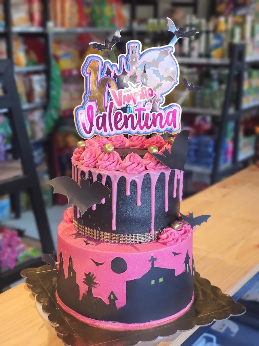 Torta de cumpleaños — pastelería La Orquídea, Talca