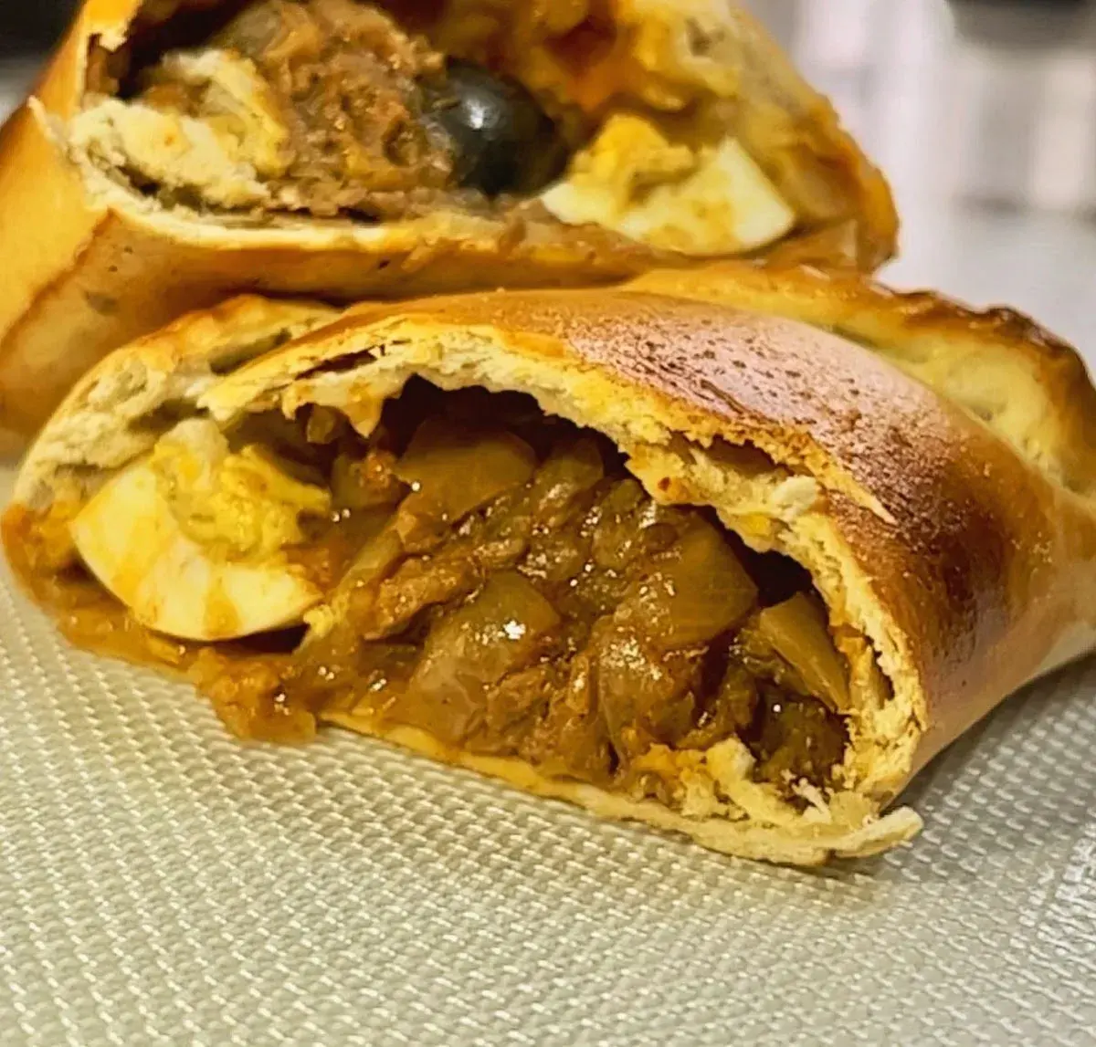 Empanada de la vitrina de La Rosa Chilena