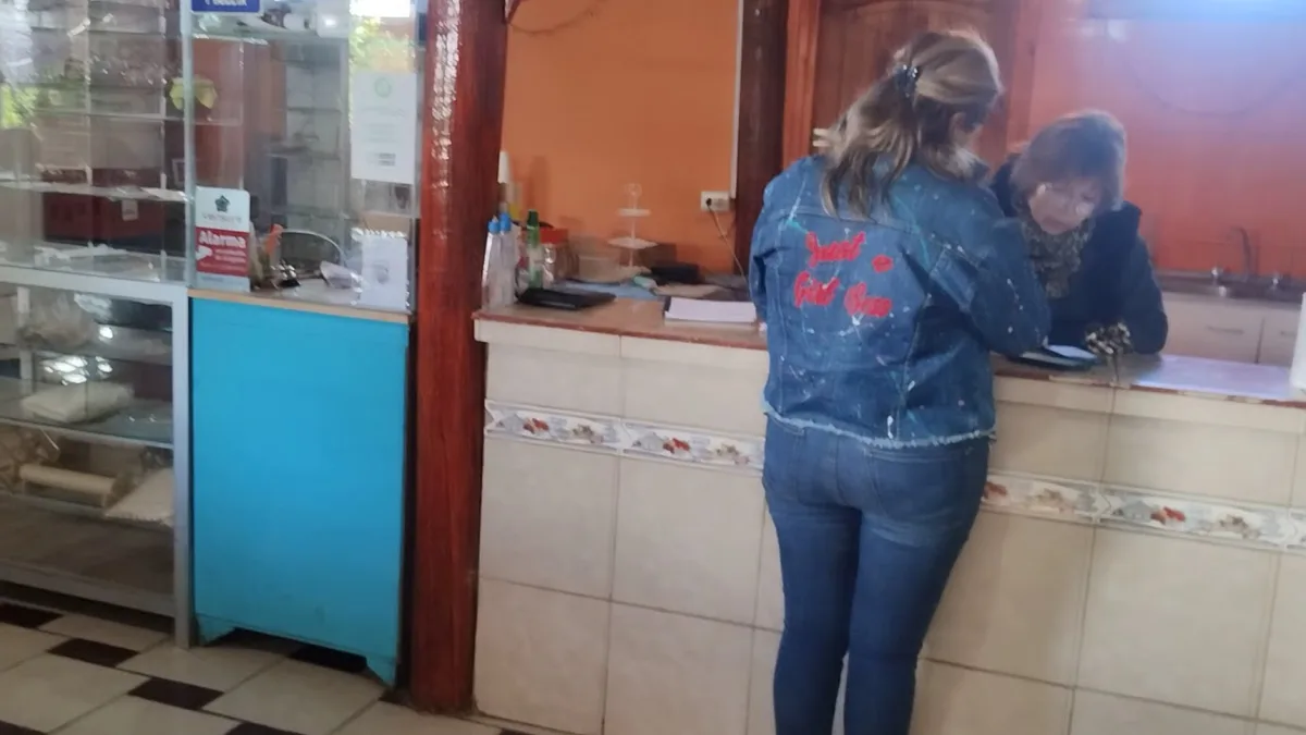 Atención en el mostrador de La Tribu Silva
