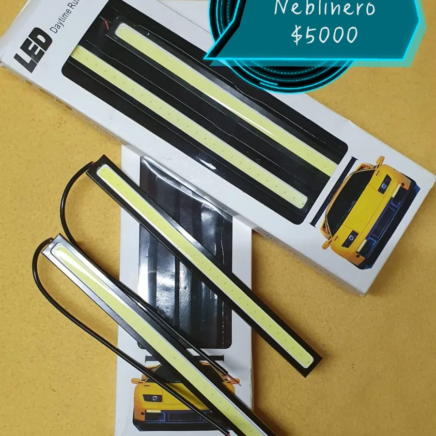 Neblinero LED en su empaque sobre la mesa del local