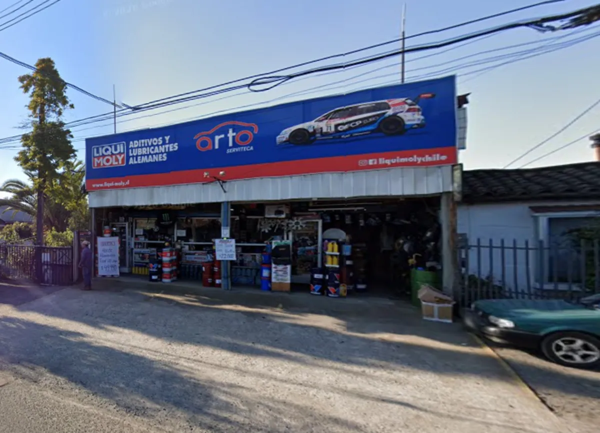 Fachada de Lubricentro Arto con el letrero Liqui Moly