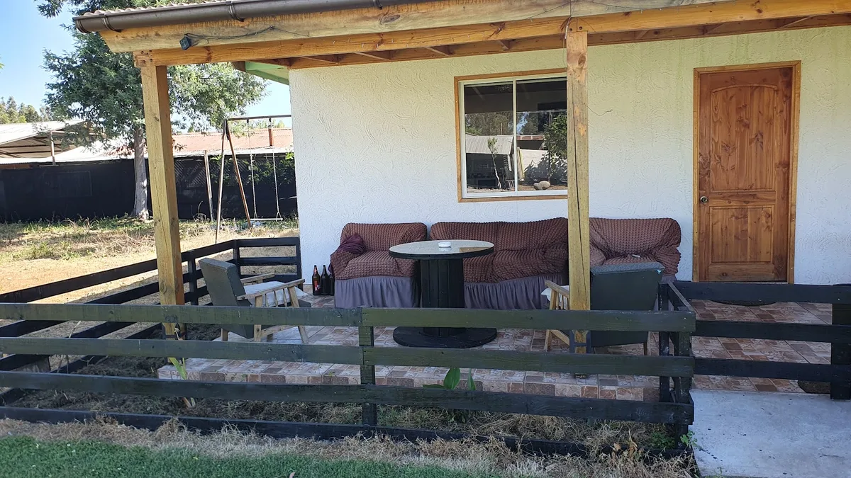Cabaña con terraza al jardín en Luna Plena Hostal