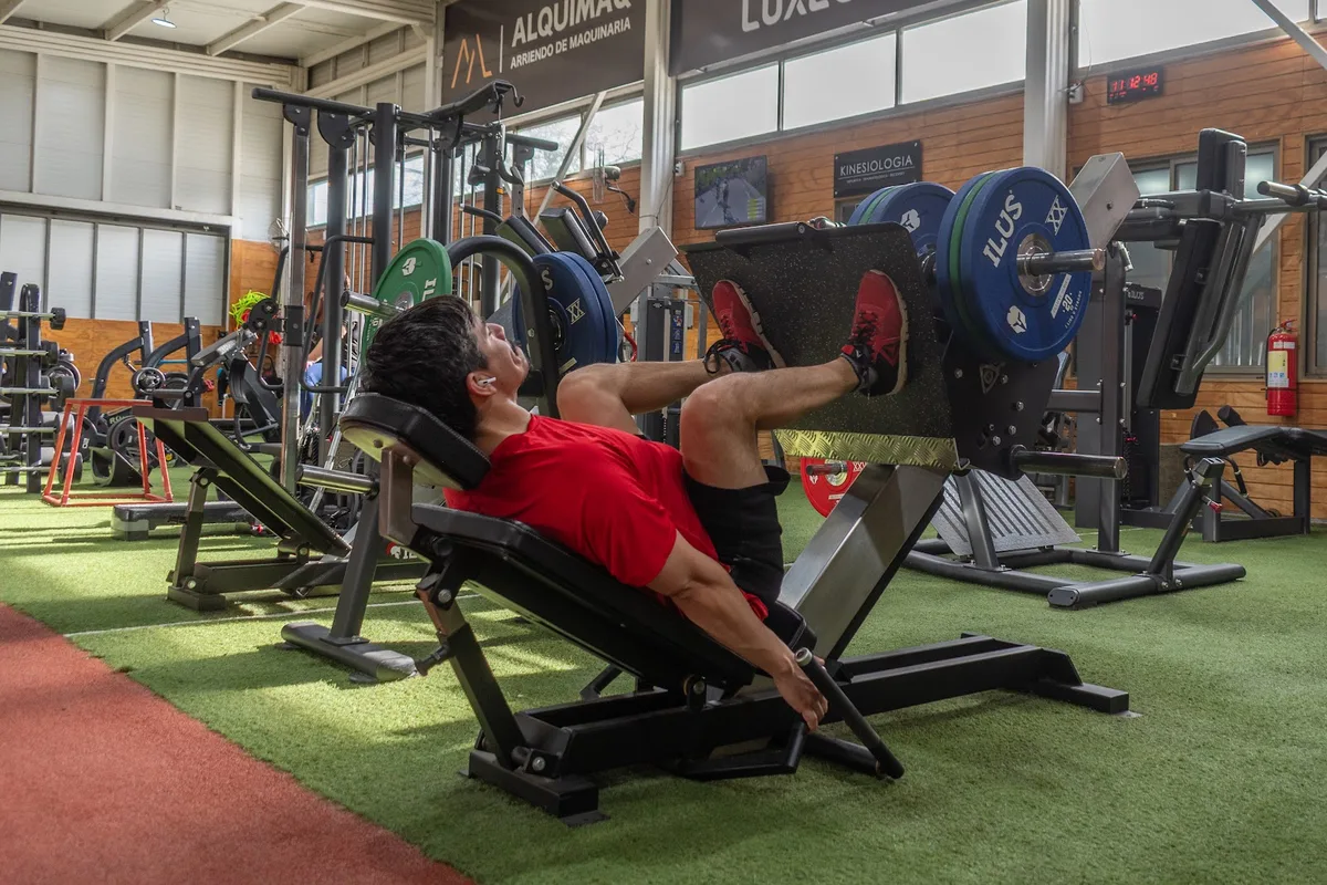 Área de kinesiología y recuperación dentro de Luxe Gym Talca